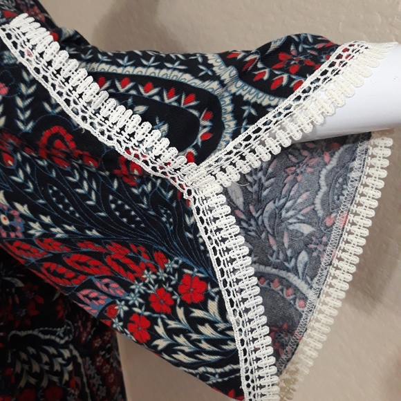 Win Win Tunic - Picture 2 of 10